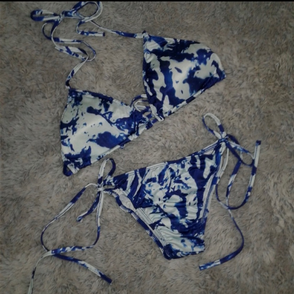 2-Bikinis - Picture 3 of 3